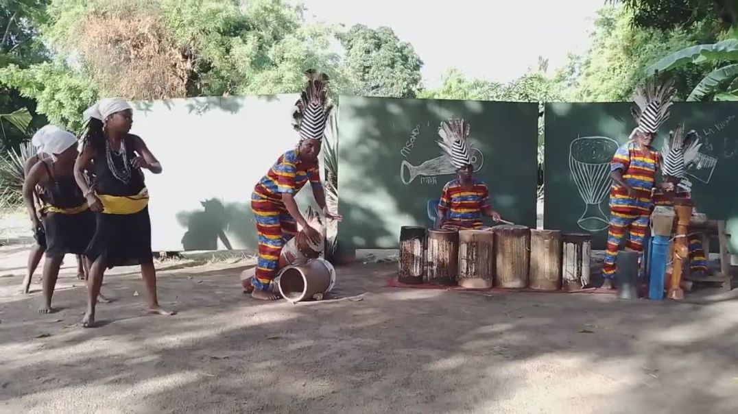 MAKUMBUSHO DANCING TROUPE _ Ngoma ya asili ya Sindimba-(720p)